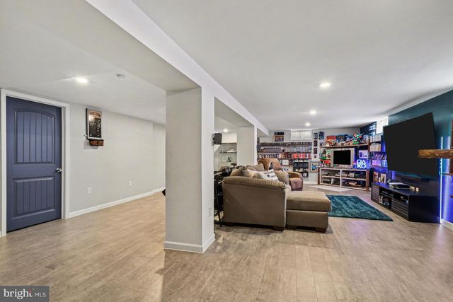 2731 SHERWOOD LN, Lancaster, PA 17603