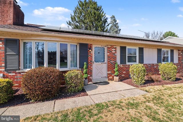 2731 SHERWOOD LN, Lancaster, PA 17603