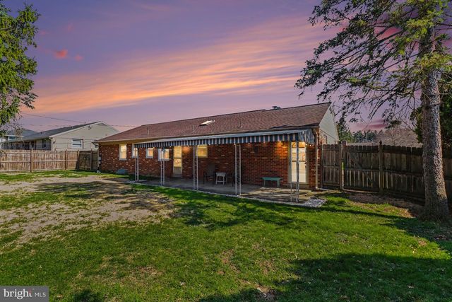 2731 SHERWOOD LN, Lancaster, PA 17603