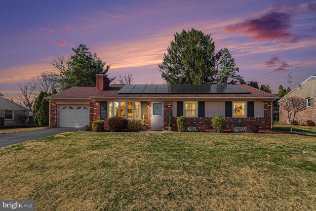 2731 SHERWOOD LN, Lancaster, PA 17603