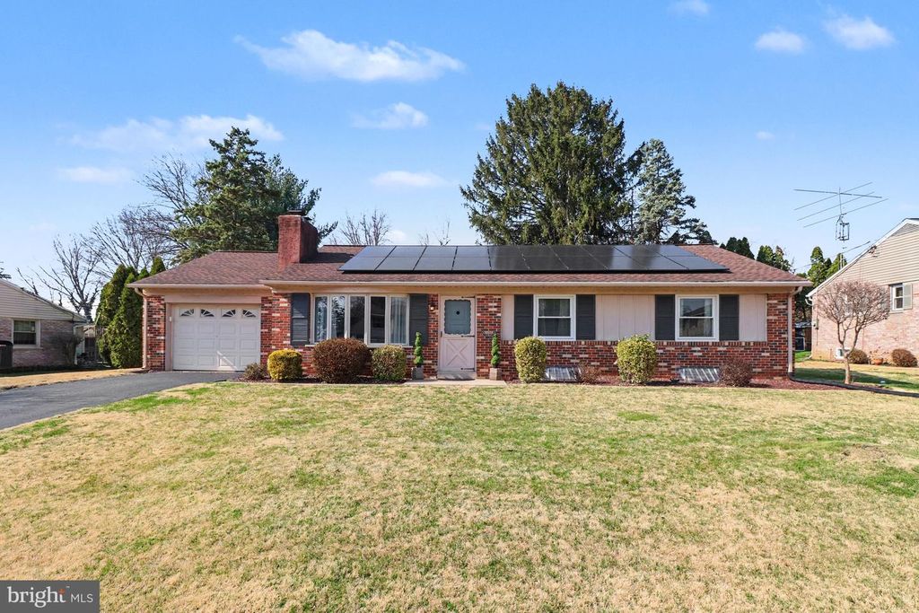 2731 SHERWOOD LN, Lancaster, PA 17603