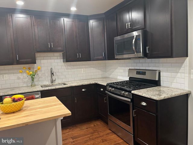 3063 WINDWOOD FARMS DR, Oakton, VA 22124