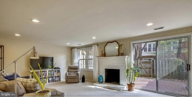 3063 WINDWOOD FARMS DR, Oakton, VA 22124