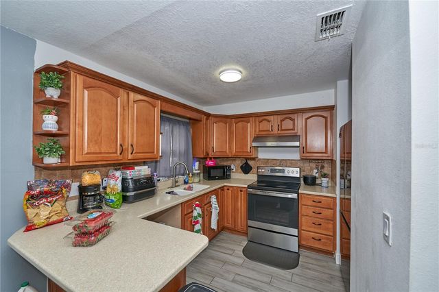 7520 LOIS MARIE COURT, Orlando, FL 32807