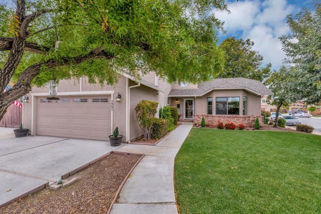 1951 Calistoga Drive, Hollister, CA 95023