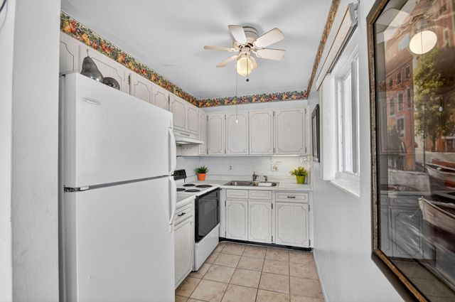 3240 Lake Osborne Drive Apt 104, Lake Worth Beach, FL 33461