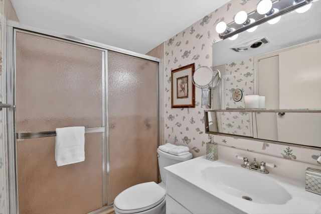 3240 Lake Osborne Drive Apt 104, Lake Worth Beach, FL 33461