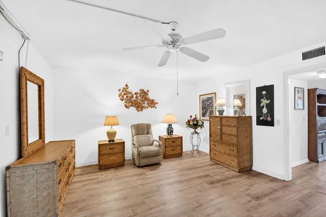3240 Lake Osborne Drive Apt 104, Lake Worth Beach, FL 33461