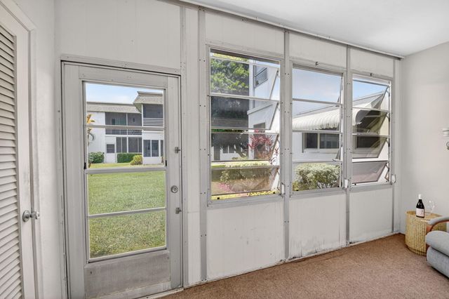 3240 Lake Osborne Drive Apt 104, Lake Worth Beach, FL 33461