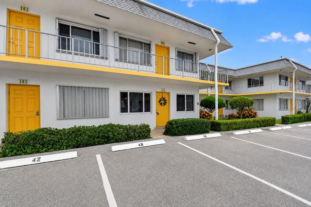 3240 Lake Osborne Drive Apt 104, Lake Worth Beach, FL 33461