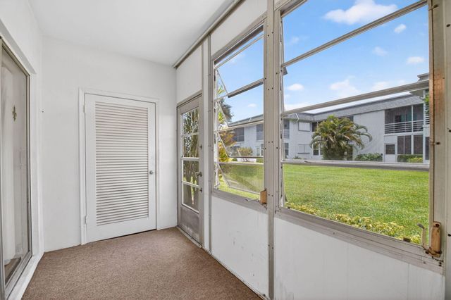 3240 Lake Osborne Drive Apt 104, Lake Worth Beach, FL 33461