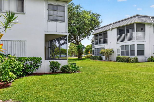 3240 Lake Osborne Drive Apt 104, Lake Worth Beach, FL 33461