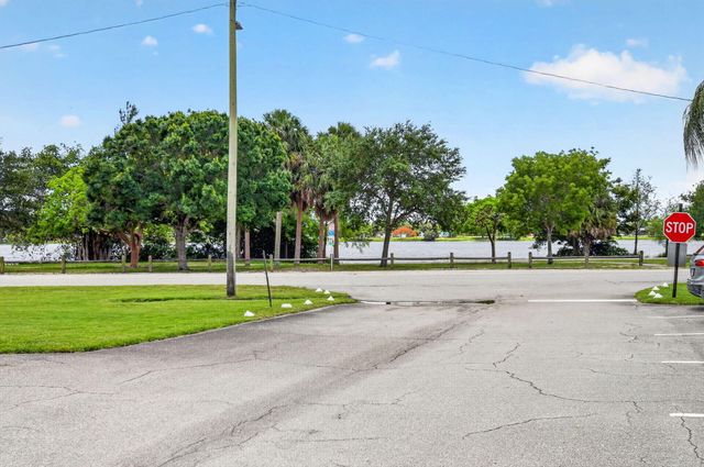 3240 Lake Osborne Drive Apt 104, Lake Worth Beach, FL 33461