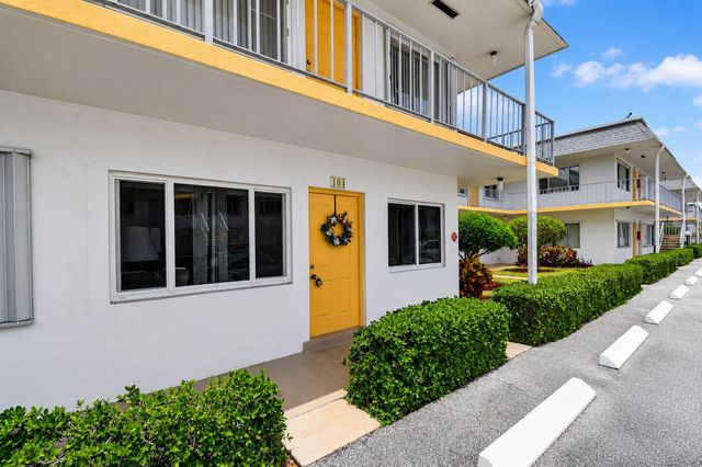 3240 Lake Osborne Drive Apt 104, Lake Worth Beach, FL 33461