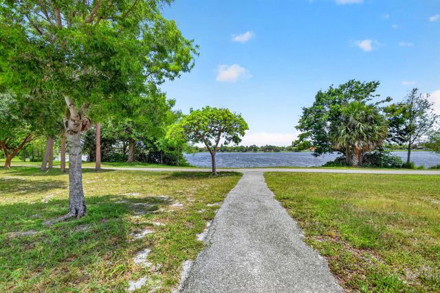 3240 Lake Osborne Drive Apt 104, Lake Worth Beach, FL 33461