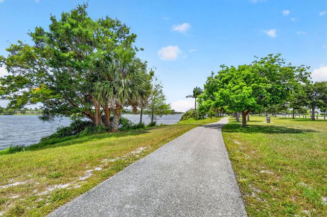 3240 Lake Osborne Drive Apt 104, Lake Worth Beach, FL 33461