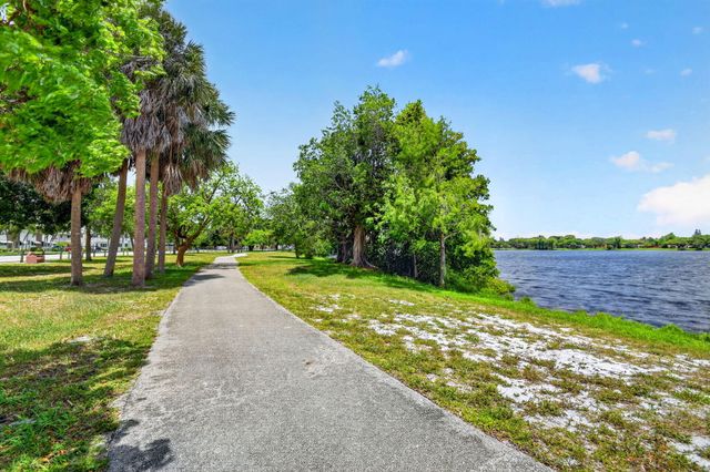 3240 Lake Osborne Drive Apt 104, Lake Worth Beach, FL 33461