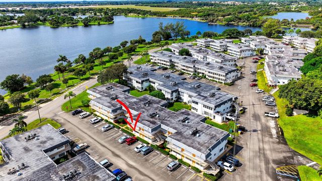 3240 Lake Osborne Drive Apt 104, Lake Worth Beach, FL 33461