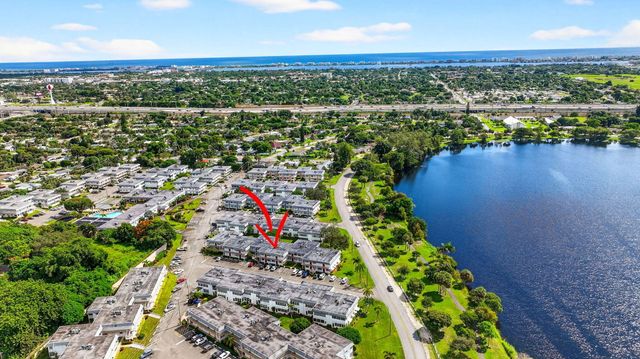 3240 Lake Osborne Drive Apt 104, Lake Worth Beach, FL 33461