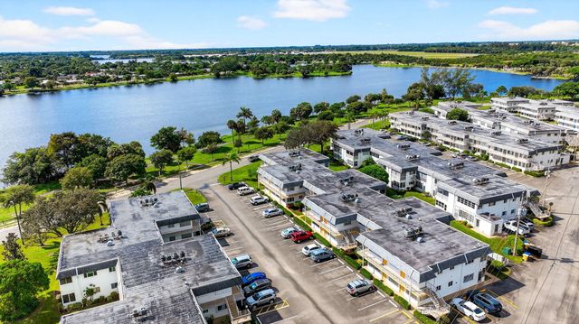 3240 Lake Osborne Drive Apt 104, Lake Worth Beach, FL 33461