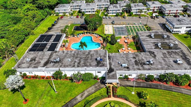 3240 Lake Osborne Drive Apt 104, Lake Worth Beach, FL 33461