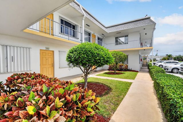 3240 Lake Osborne Drive Apt 104, Lake Worth Beach, FL 33461