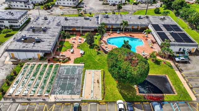 3240 Lake Osborne Drive Apt 104, Lake Worth Beach, FL 33461