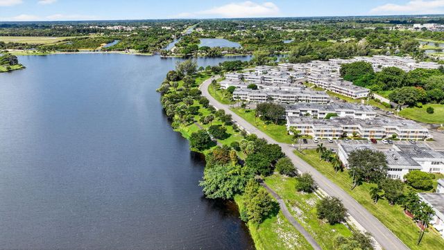 3240 Lake Osborne Drive Apt 104, Lake Worth Beach, FL 33461