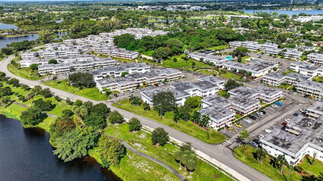 3240 Lake Osborne Drive Apt 104, Lake Worth Beach, FL 33461