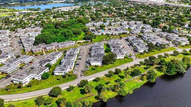 3240 Lake Osborne Drive Apt 104, Lake Worth Beach, FL 33461