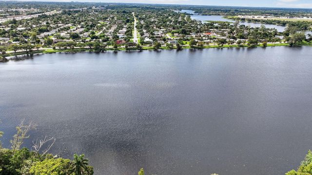 3240 Lake Osborne Drive Apt 104, Lake Worth Beach, FL 33461