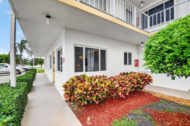 3240 Lake Osborne Drive Apt 104, Lake Worth Beach, FL 33461
