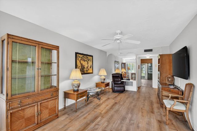 3240 Lake Osborne Drive Apt 104, Lake Worth Beach, FL 33461