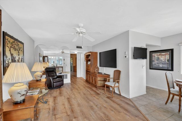 3240 Lake Osborne Drive Apt 104, Lake Worth Beach, FL 33461