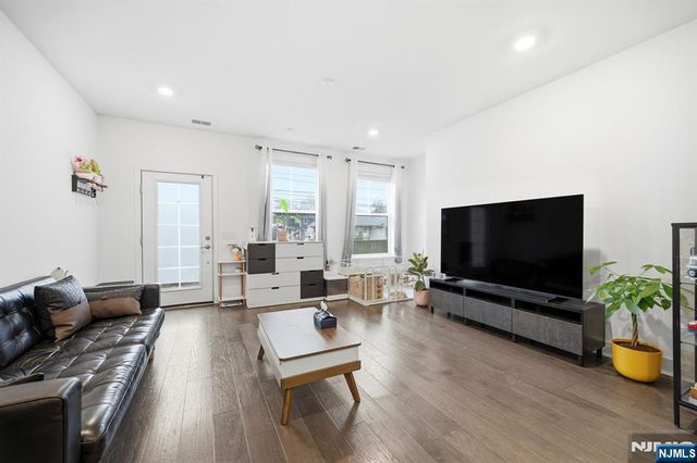 385 Main Street, Little Falls, NJ 07424