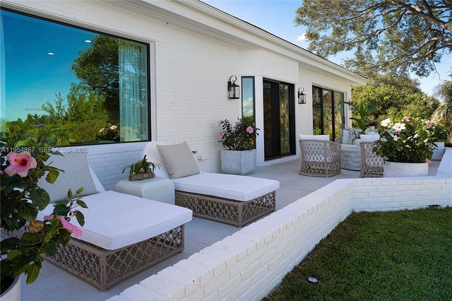 12091 SE Prestwick Ter, Tequesta, FL 33469