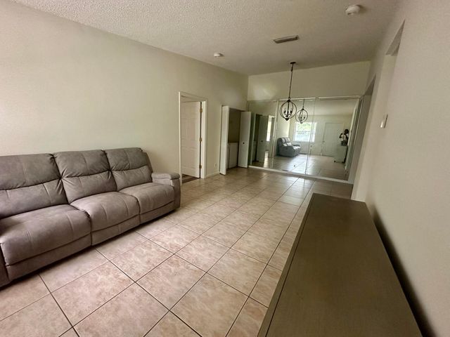 5050 SANCTUARY Way G, West Palm Beach, FL 33417