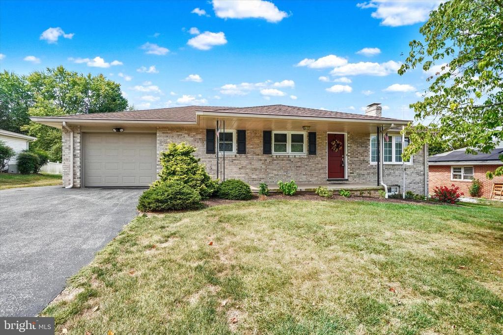 2154 DERRY RD, York, PA 17408