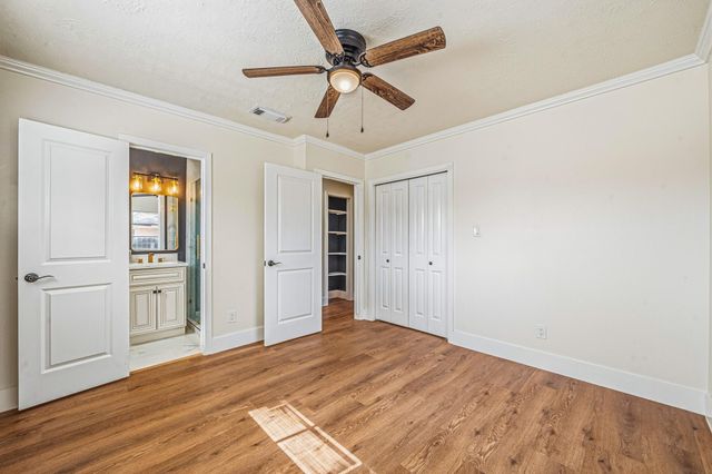10042 Lazy Oaks Street, Houston, TX 77080