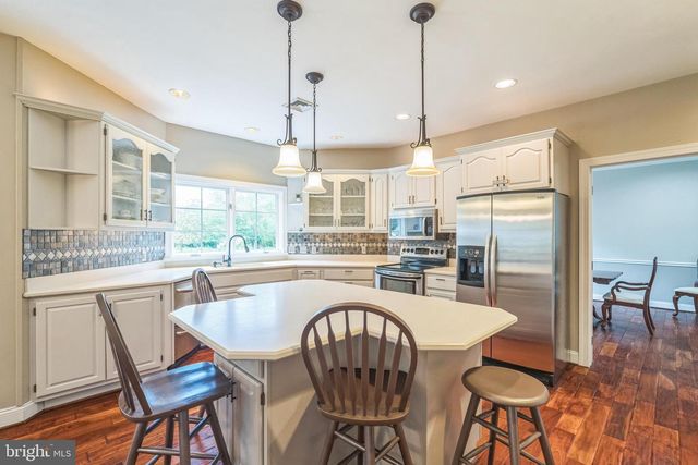 822 HIDDEN FOREST DR, Collegeville, PA 19426