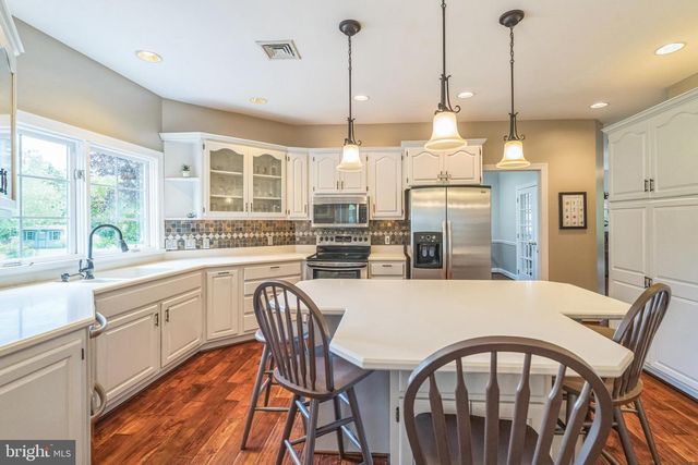 822 HIDDEN FOREST DR, Collegeville, PA 19426