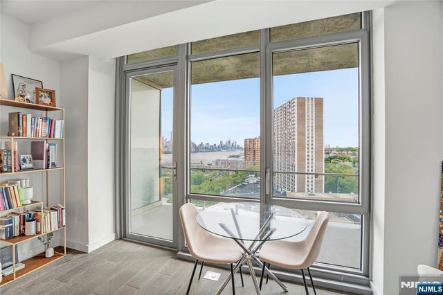 320 Adolphus Avenue 911, Cliffside Park, NJ 07010