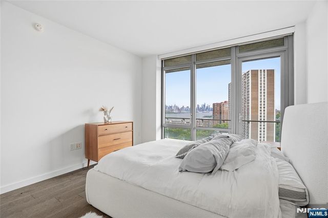 320 Adolphus Avenue 911, Cliffside Park, NJ 07010