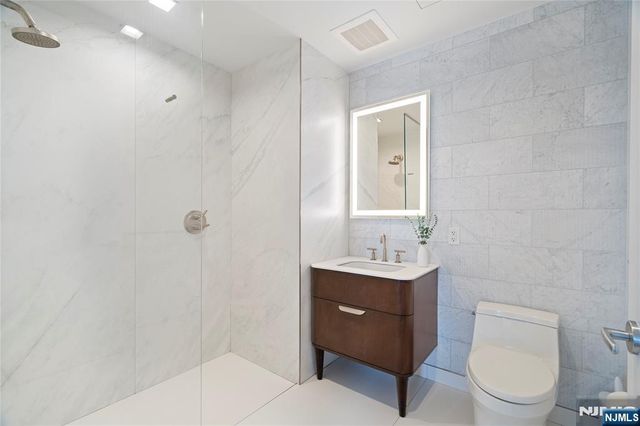 320 Adolphus Avenue 911, Cliffside Park, NJ 07010