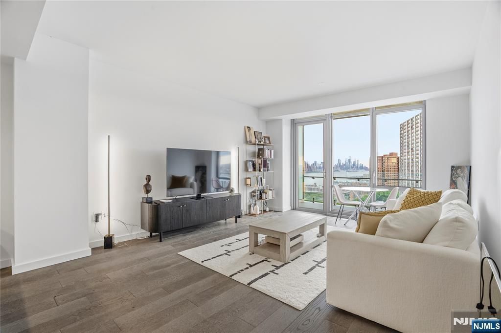 320 Adolphus Avenue 911, Cliffside Park, NJ 07010