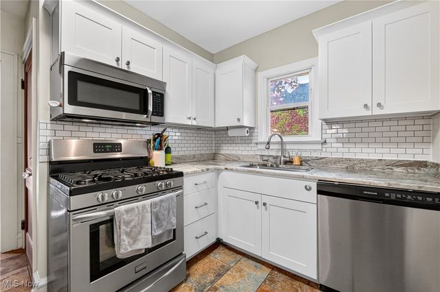 2263 Warren Road, Lakewood, OH 44107