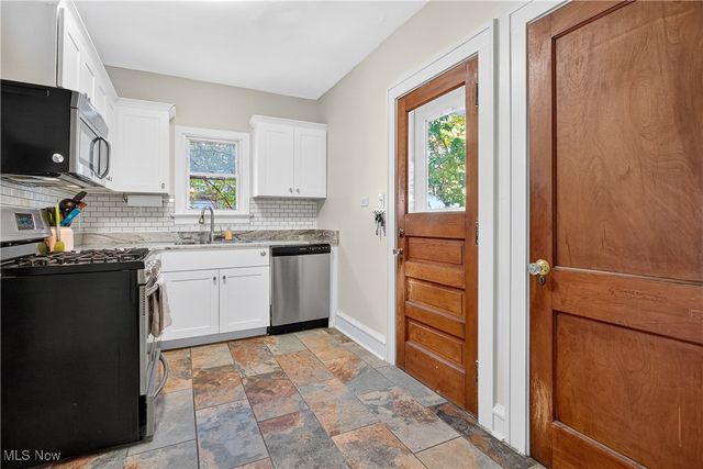 2263 Warren Road, Lakewood, OH 44107