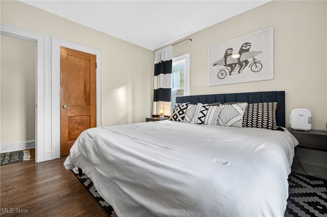 2263 Warren Road, Lakewood, OH 44107