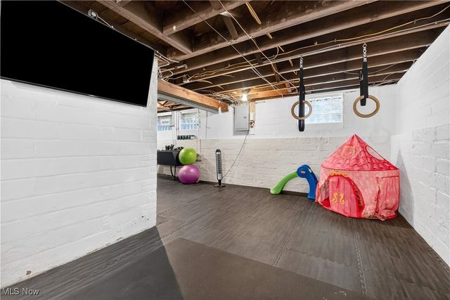 2263 Warren Road, Lakewood, OH 44107