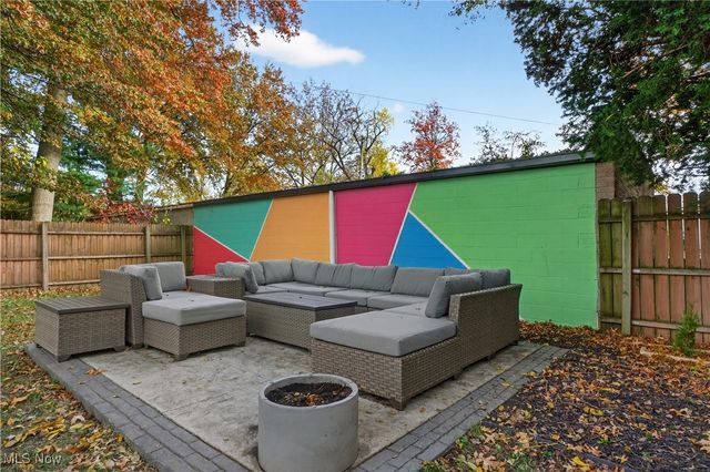 2263 Warren Road, Lakewood, OH 44107